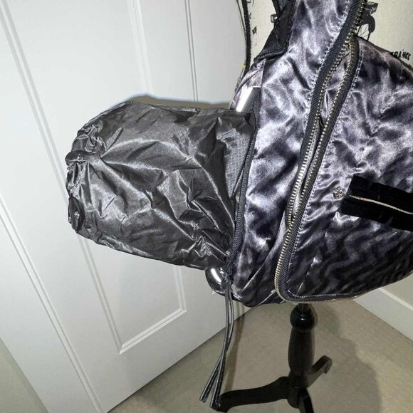 Lululemon Yoga Moto Messenger Bag Blazer Print (Black & Grey Chevron) - EUC! - Picture 8 of 15